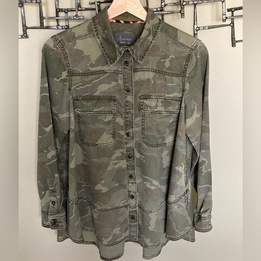 ANTHROPOLOGIE CAMO TOP